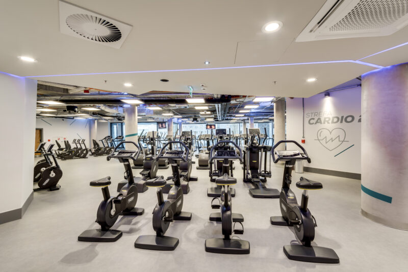 Wnętrze siłowni CityFit Rondo ONZ Warszawa 24/7