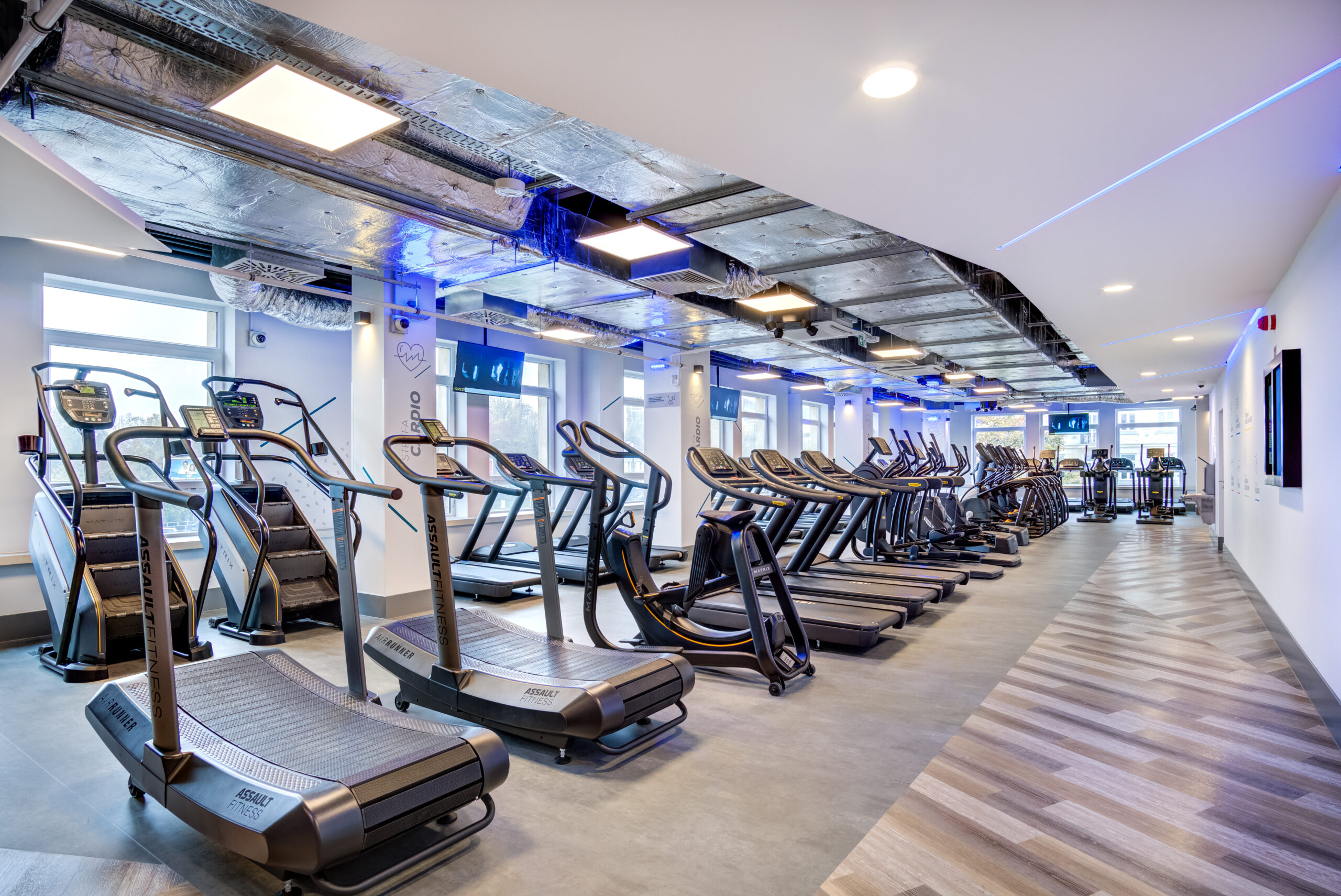 Wnętrze siłowni CityFit PDT Wola Warszawa 24/7
